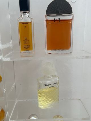 Espositore con 20 mini profumi originali