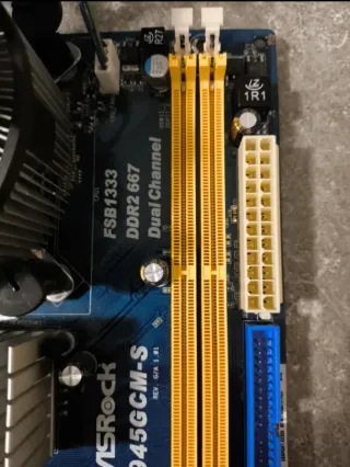 Scheda madre ASRock 945GCM-S con ventola Intel