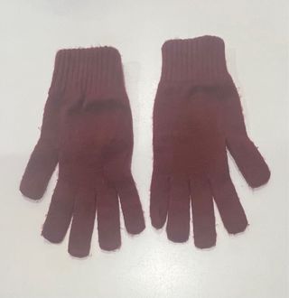 Guantes de esquí negros y rojo. ￼