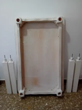 Mesa de comedor blanca de madera