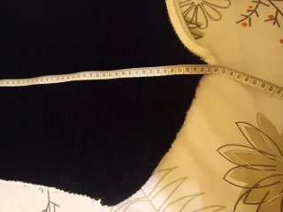 Chaleco corto negro con ribete blanco