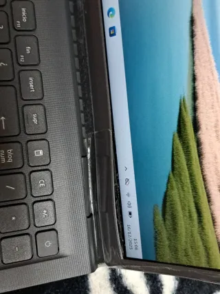 SE VENDE PORTÁTIL DELL CON BISAGRA PANTALLA ROTA