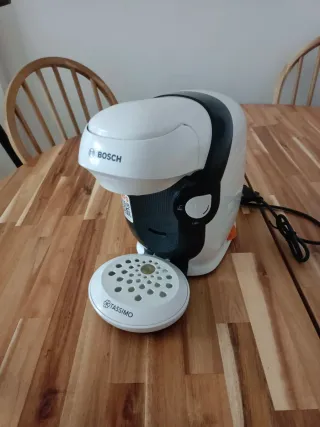 Cafetera Tassimo Blanca y Negra