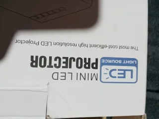 Proyector Mini LED SOURCE + Pantalla