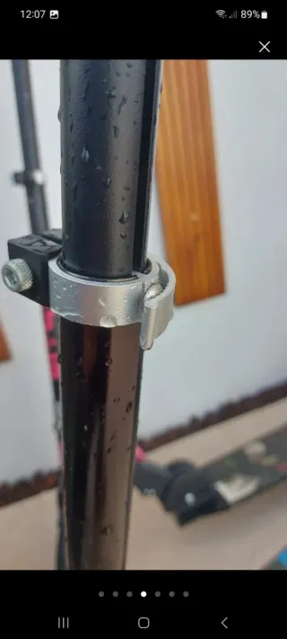 Patinete Negro y Fresa