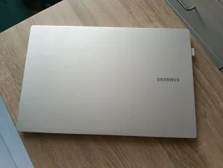 Portátil Samsung Galaxy Plata/Blanco