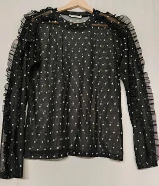 Blusa Mango transparente lunares volantes
