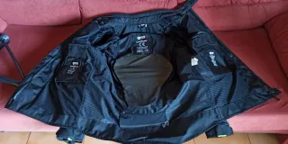 Cazadora de moto entretiempo