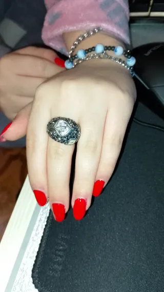 Anello donna con fiore in centro pietre