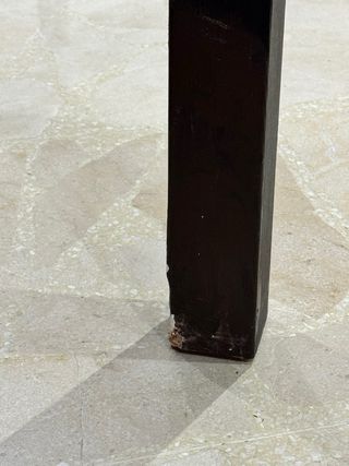 Mesa de comedor negra y marrón