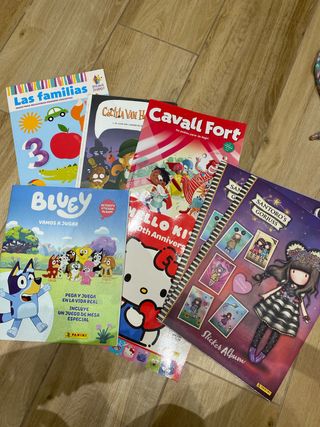 Varias revistas y albums de cromos con pocos cromo