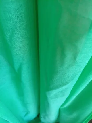 2 Cortinas verdes de tela translúcida