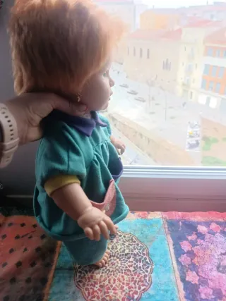 Muñeco pelirrojo con ropa