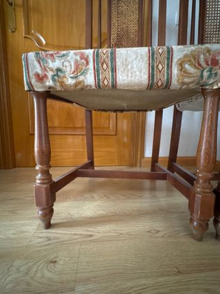 Sillas de madera y ratán para restaurar