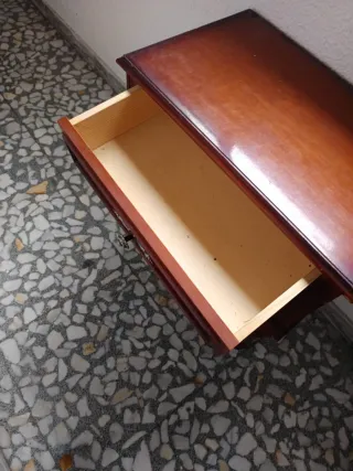 Mesita auxiliar 2 cajones madera