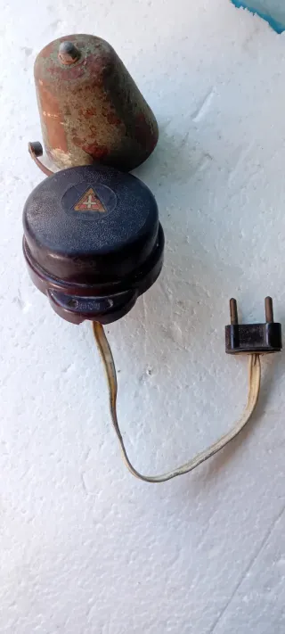 Campanello antico con spina