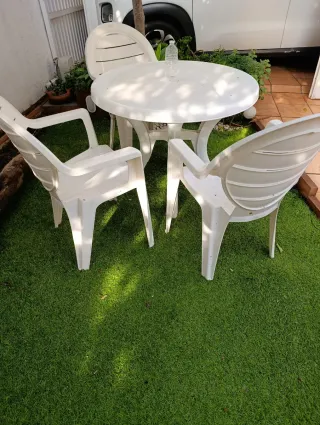 Mesa de jardín redonda blanca