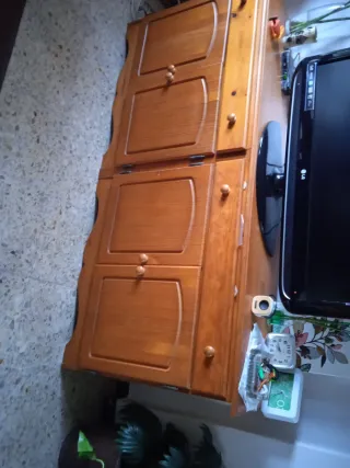 Aparador de pino con 4 puertas