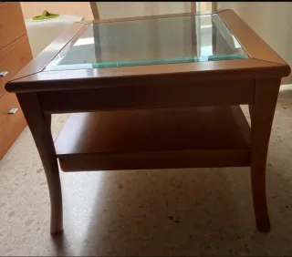 Conjunto Mueble TV, Vitrina Madera, Mesa y Sillas.