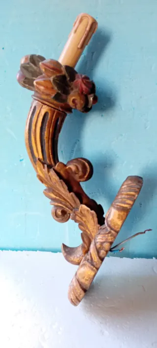 Applique in legno dorato e blu