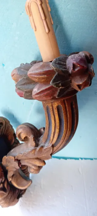 Applique in legno dorato e blu