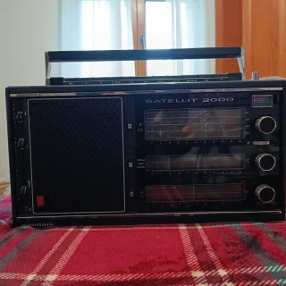 Grundig Satélite 2000 Radio Portátil