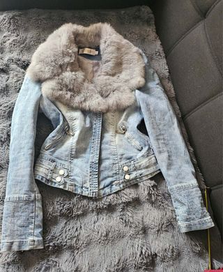 Chaqueta vaquera con cuello de pelo