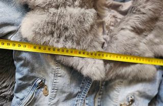 Chaqueta vaquera con cuello de pelo