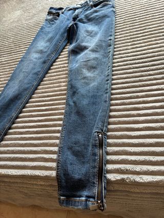 Pantalón vaquero Mango azul con cremallera