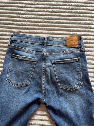 Pantalón vaquero Mango azul con cremallera