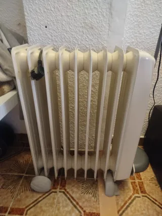 Radiador Ufesa blanco y gris