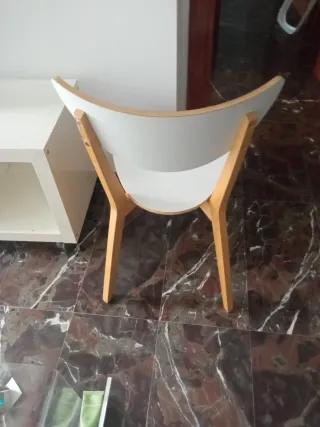 Silla Ikea blanca madera