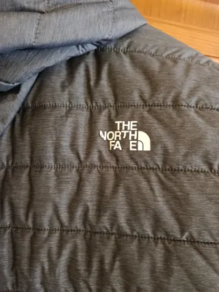 Chaqueta The North Face gris y negra