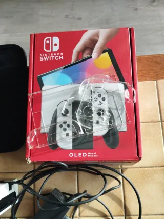Nintendo Switch OLED Blanca + Funda + Mando.