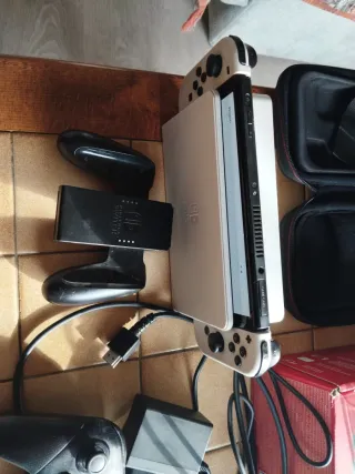 Nintendo Switch OLED Blanca + Funda + Mando.