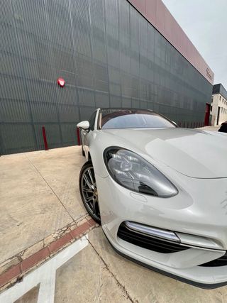 Porsche Panamera sport turismo turbo sehybrid.