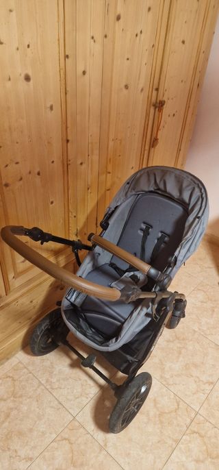 Carrito de bebé gris