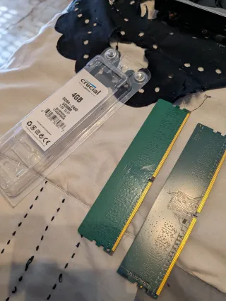 2x RAM DDR4 Crucial 4GB DDR4-2400 UDIMM 1.2V CL17