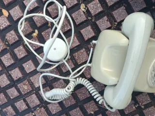 Teléfono antiguo beige