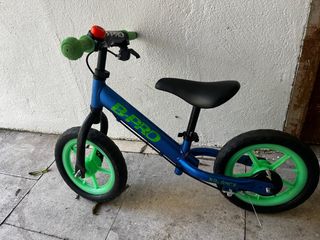 Bici de equilibrio B-PRO azul y verde