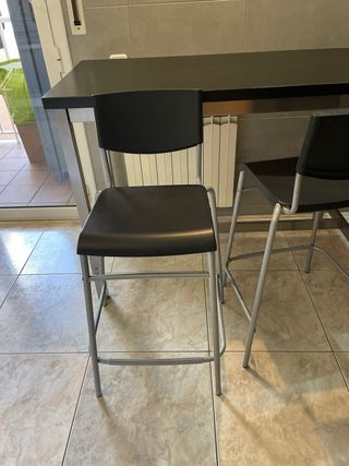 Mesa alta cocina con 2 taburetes