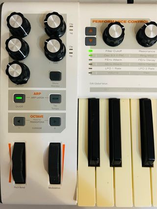 Sintetizador M Audio Venom