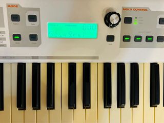 Sintetizador M Audio Venom