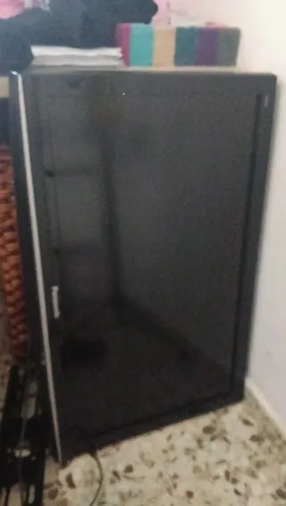 Televisión Panasonic Negra para Colgar