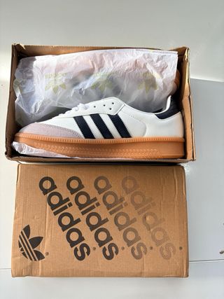 Zapatillas Adidas Blancas y Negras modelo samba