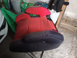 Alzador de coche rojo y negro