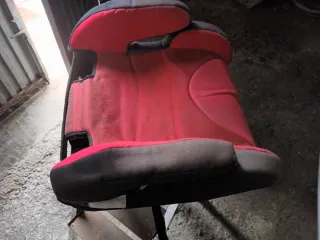 Alzador de coche rojo y negro