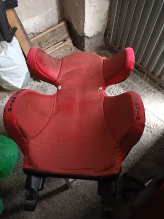 Alzador de coche rojo y negro