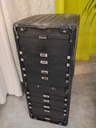 Baúl exterior negro de plástico