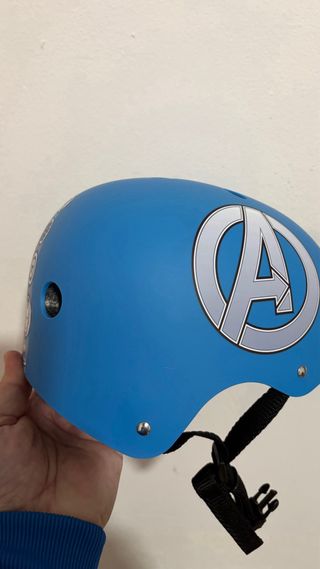 Casco Infantil Los Vengadores Azul, sin estrenar.